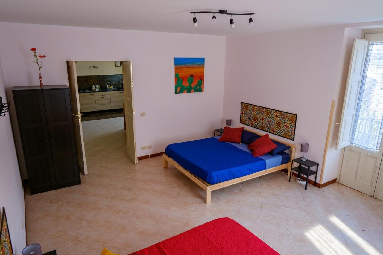 U Passiaturi Big House Apartment Catania Bagian luar foto